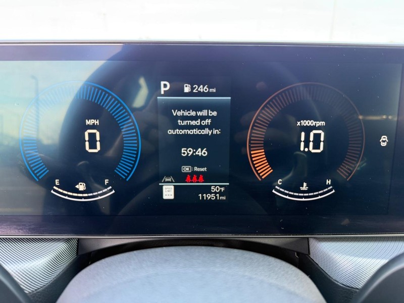 Hyundai Sonata Vehicle Full-screen Gallery Image 27