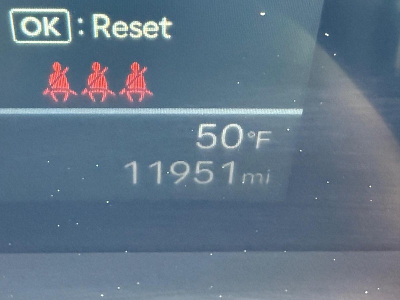 Hyundai Sonata Vehicle Full-screen Gallery Image 28