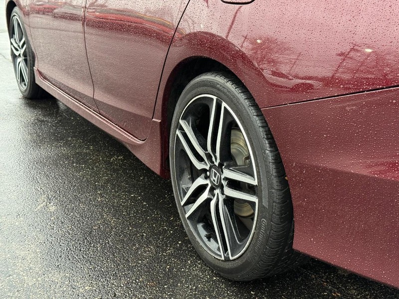 Honda Accord Sedan Vehicle Full-screen Gallery Image 6