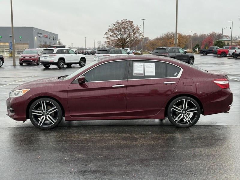 Honda Accord Sedan Vehicle Full-screen Gallery Image 8