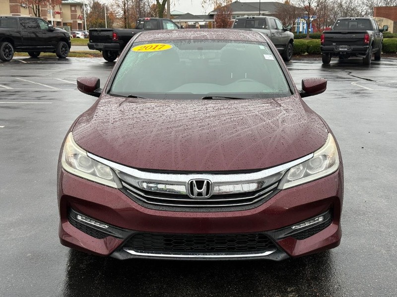 Honda Accord Sedan Vehicle Full-screen Gallery Image 10