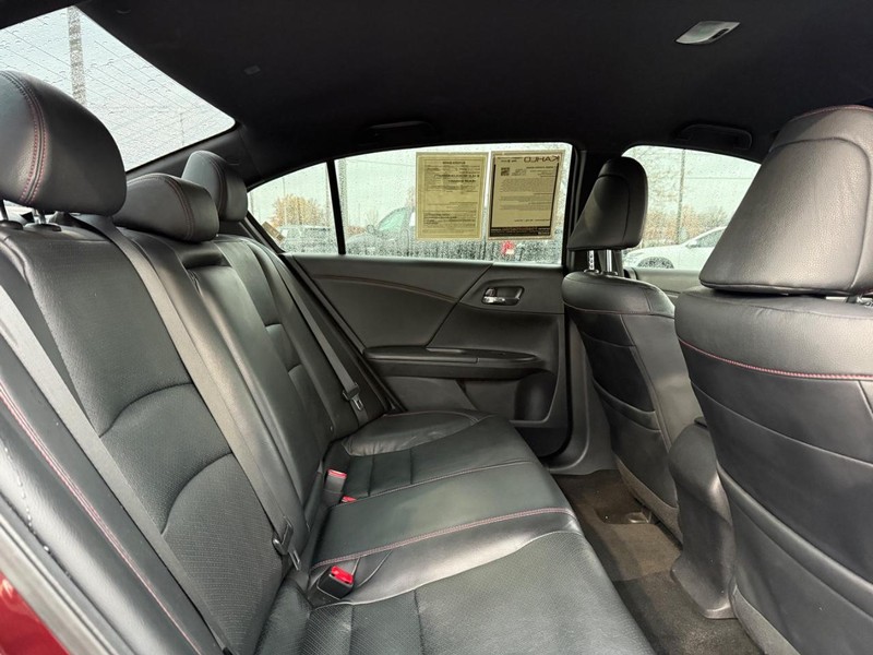 Honda Accord Sedan Vehicle Full-screen Gallery Image 11