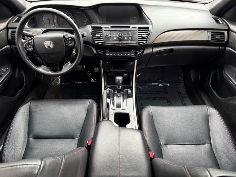 Honda Accord Sedan Vehicle Full-screen Gallery Image 13