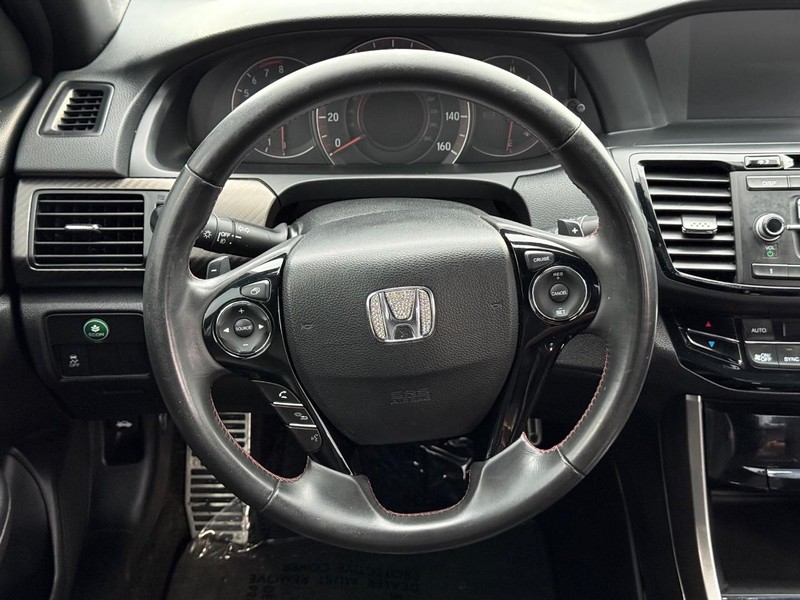 Honda Accord Sedan Vehicle Full-screen Gallery Image 14