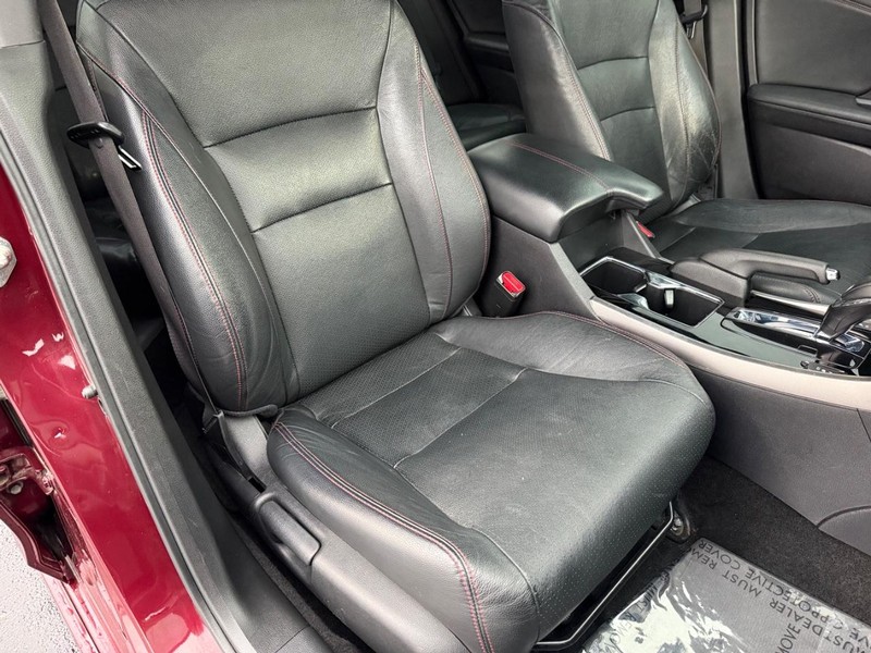 Honda Accord Sedan Vehicle Full-screen Gallery Image 16