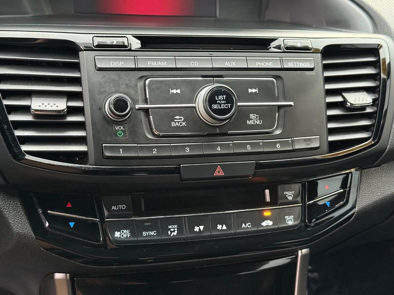 Honda Accord Sedan Vehicle Full-screen Gallery Image 22