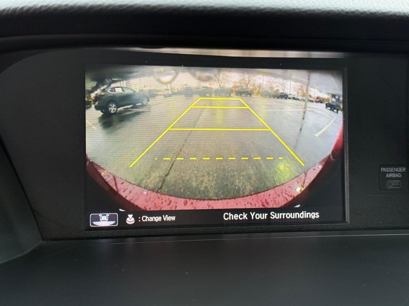 Honda Accord Sedan Vehicle Full-screen Gallery Image 24