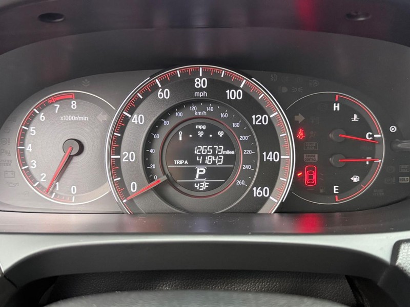 Honda Accord Sedan Vehicle Full-screen Gallery Image 27