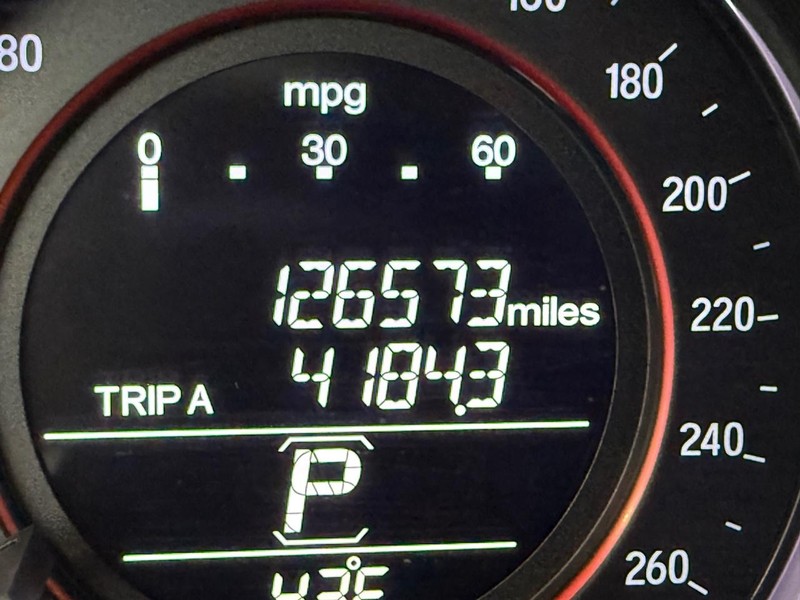 Honda Accord Sedan Vehicle Full-screen Gallery Image 28