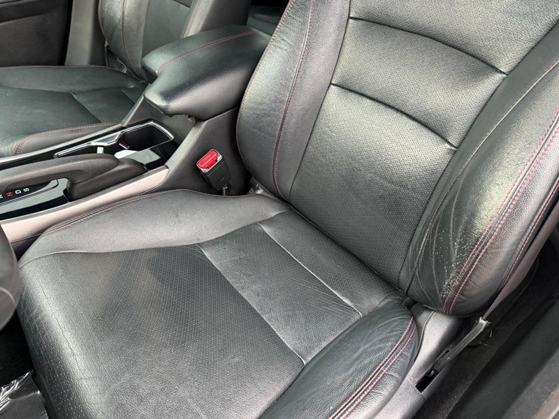 Honda Accord Sedan Vehicle Full-screen Gallery Image 29