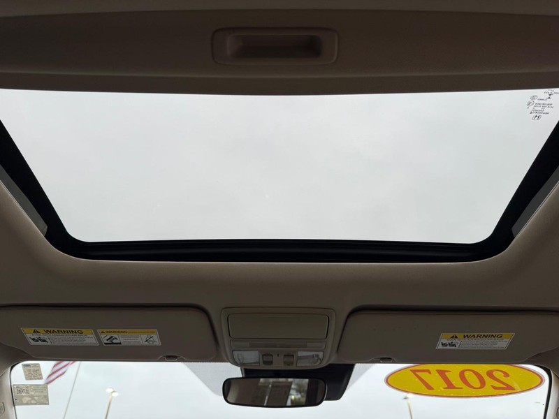 Honda CR-V Vehicle Full-screen Gallery Image 13