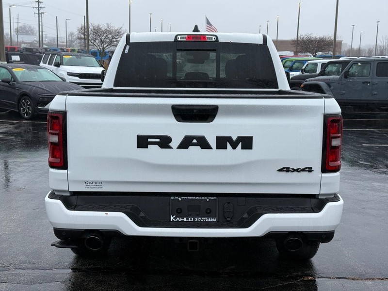 Ram 1500 Vehicle Full-screen Gallery Image 4