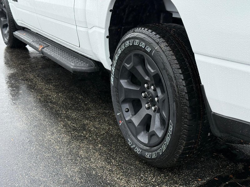 Ram 1500 Vehicle Full-screen Gallery Image 6