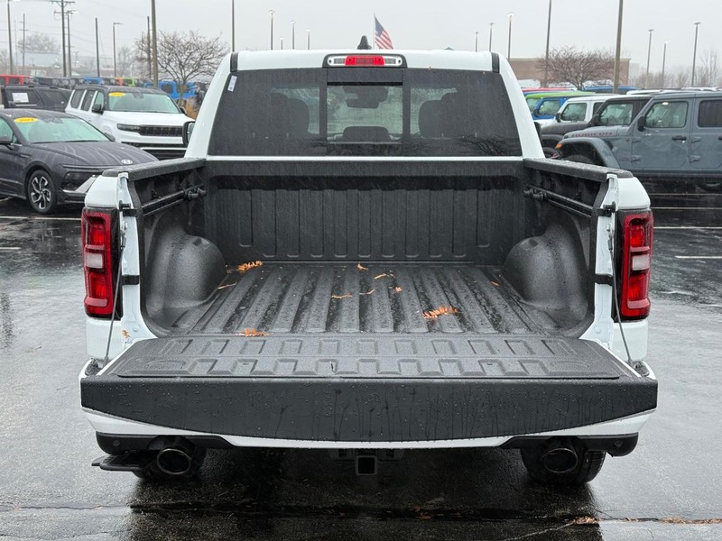 Ram 1500 Vehicle Full-screen Gallery Image 7