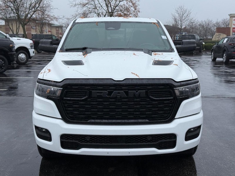 Ram 1500 Vehicle Full-screen Gallery Image 10