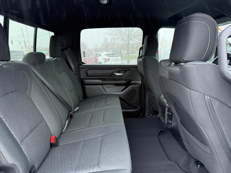 Ram 1500 Vehicle Full-screen Gallery Image 11