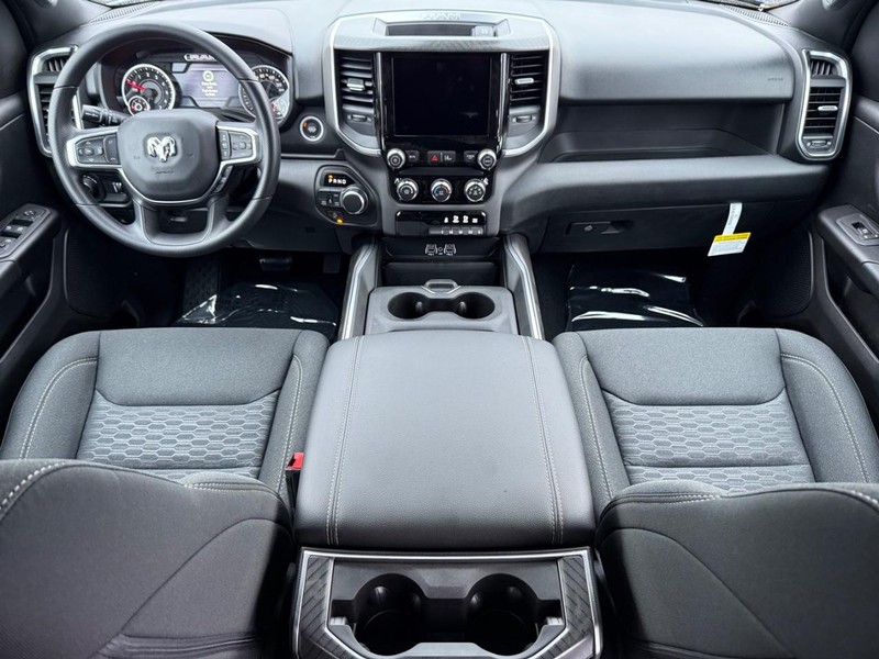 Ram 1500 Vehicle Full-screen Gallery Image 13