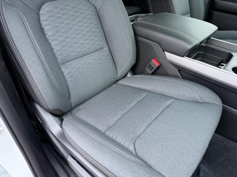 Ram 1500 Vehicle Full-screen Gallery Image 16