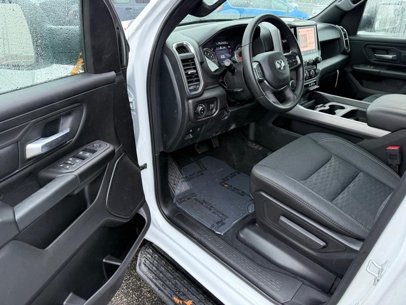 Ram 1500 Vehicle Full-screen Gallery Image 17