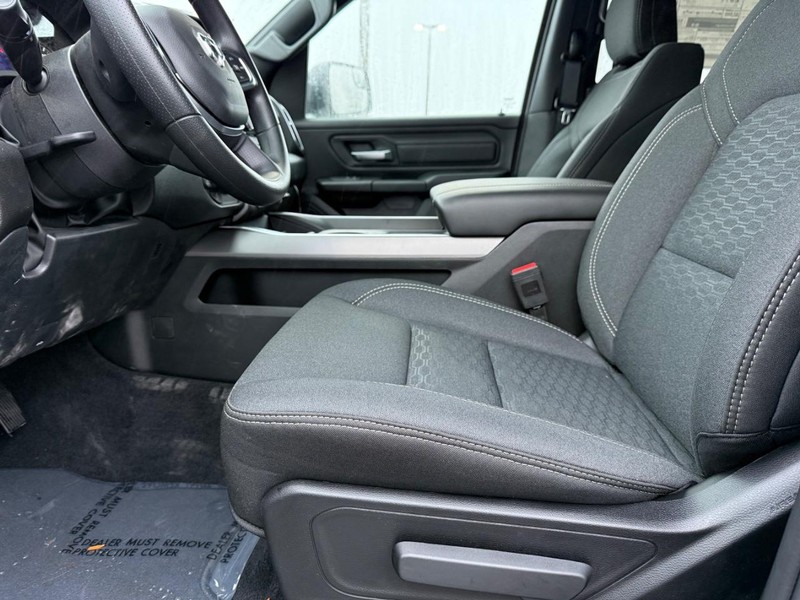 Ram 1500 Vehicle Full-screen Gallery Image 18