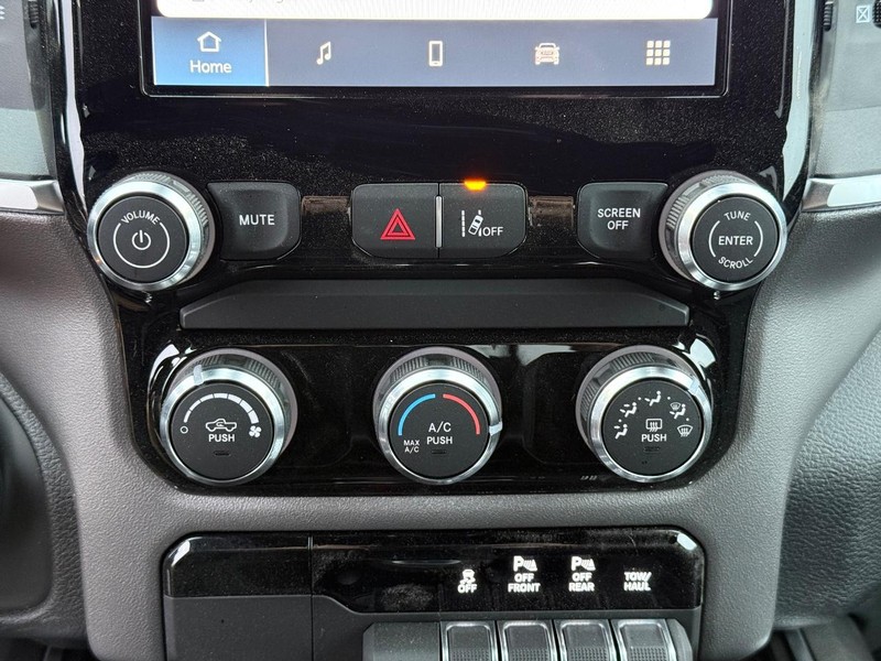 Ram 1500 Vehicle Full-screen Gallery Image 25