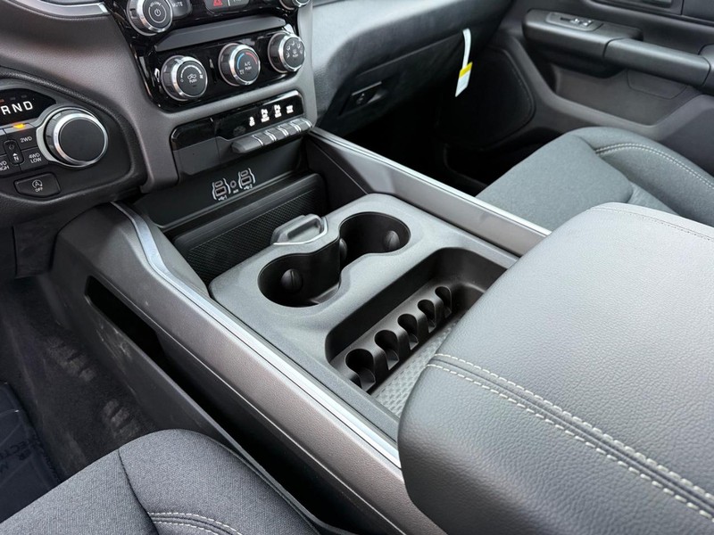 Ram 1500 Vehicle Full-screen Gallery Image 26