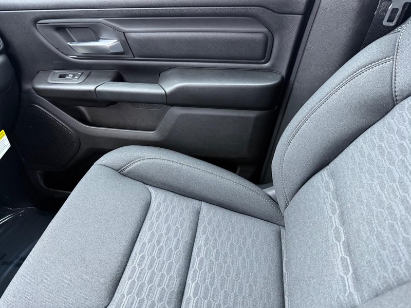 Ram 1500 Vehicle Full-screen Gallery Image 27