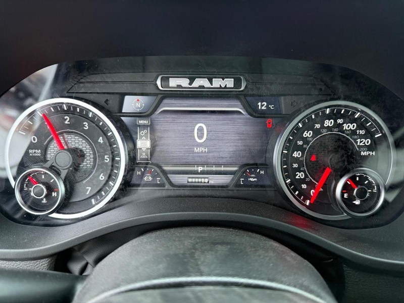Ram 1500 Vehicle Full-screen Gallery Image 28