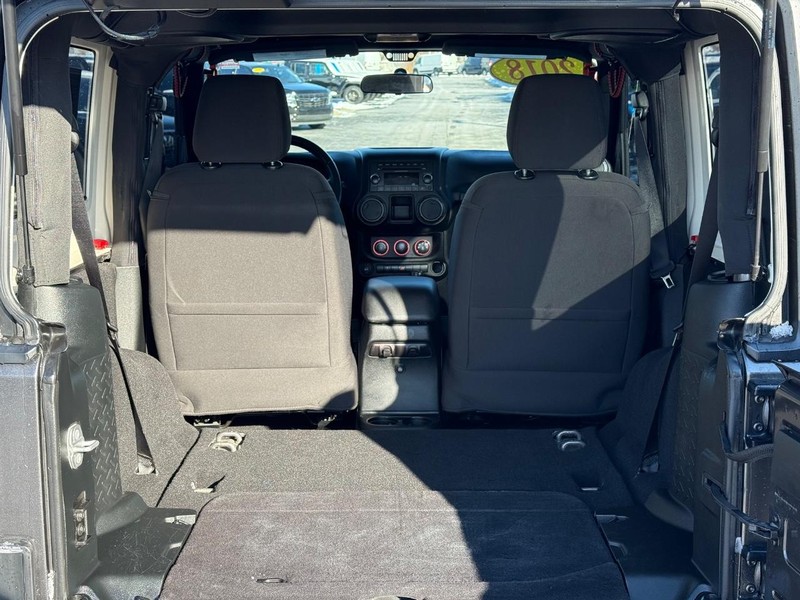 Jeep Wrangler JK Vehicle Full-screen Gallery Image 7