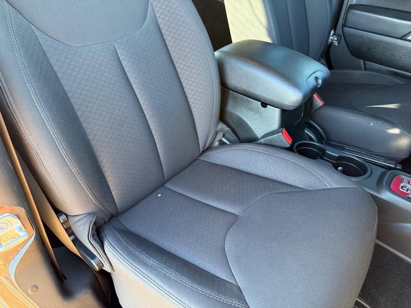 Jeep Wrangler JK Vehicle Full-screen Gallery Image 12