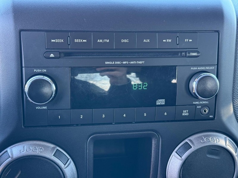 Jeep Wrangler JK Vehicle Full-screen Gallery Image 18