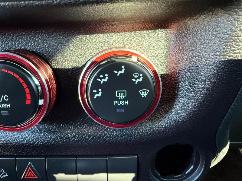 Jeep Wrangler JK Vehicle Full-screen Gallery Image 21