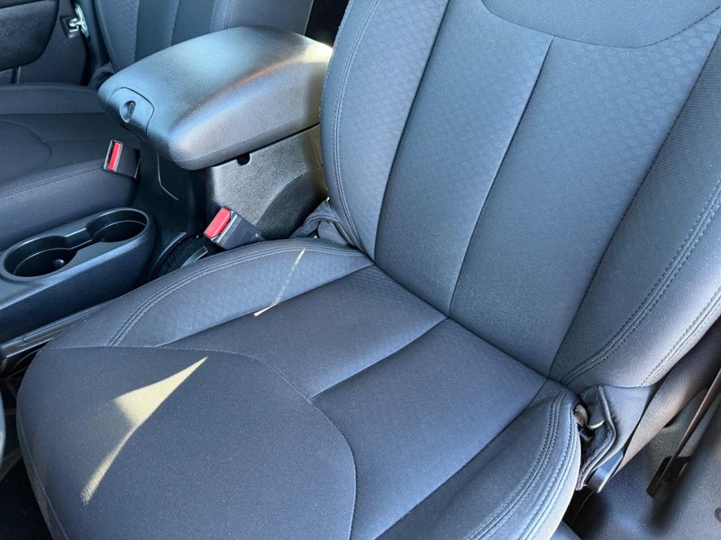 Jeep Wrangler JK Vehicle Full-screen Gallery Image 26