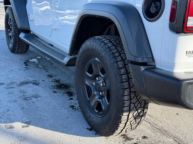 Jeep Wrangler Unlimited Vehicle Full-screen Gallery Image 6