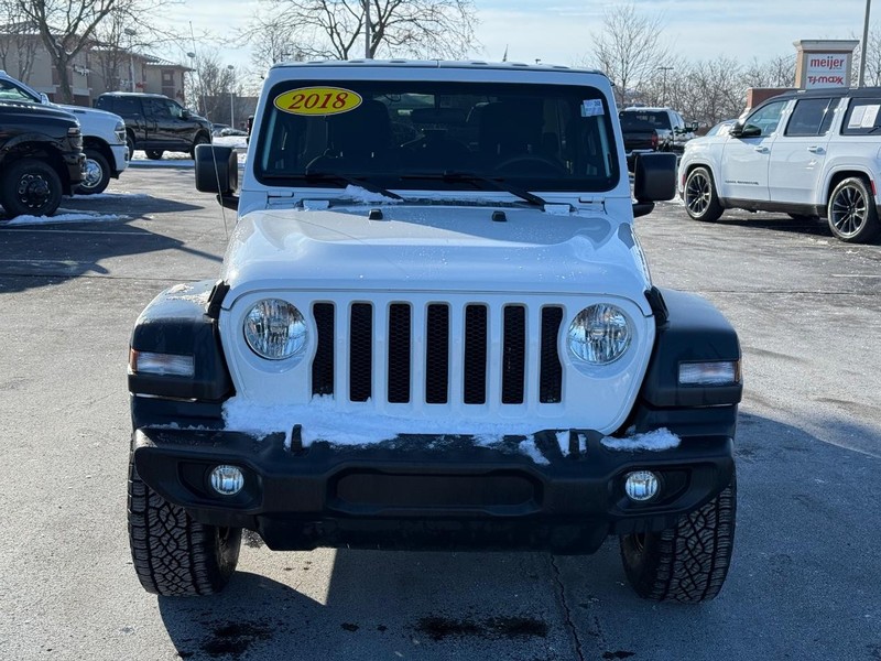 Jeep Wrangler Unlimited Vehicle Full-screen Gallery Image 9