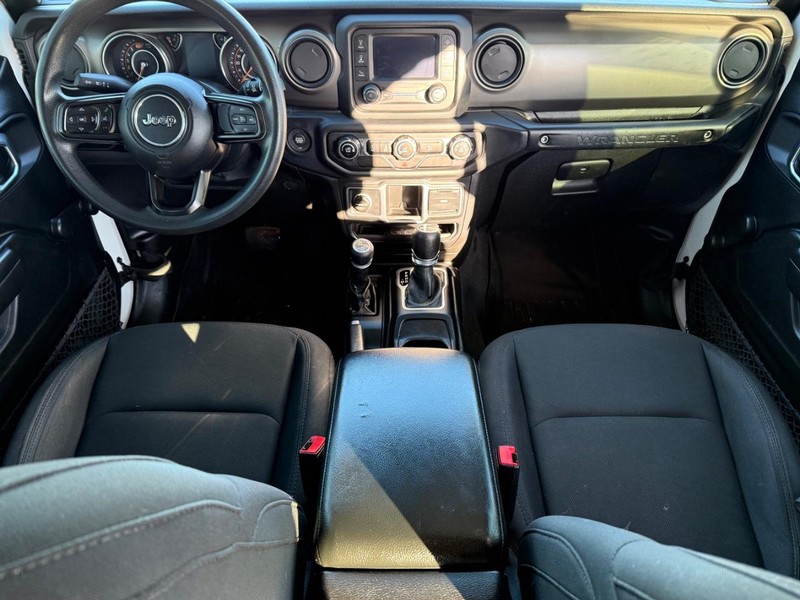 Jeep Wrangler Unlimited Vehicle Full-screen Gallery Image 12