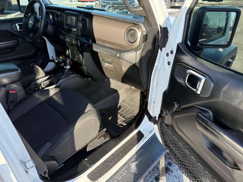 Jeep Wrangler Unlimited Vehicle Full-screen Gallery Image 14