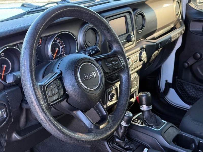 Jeep Wrangler Unlimited Vehicle Full-screen Gallery Image 18