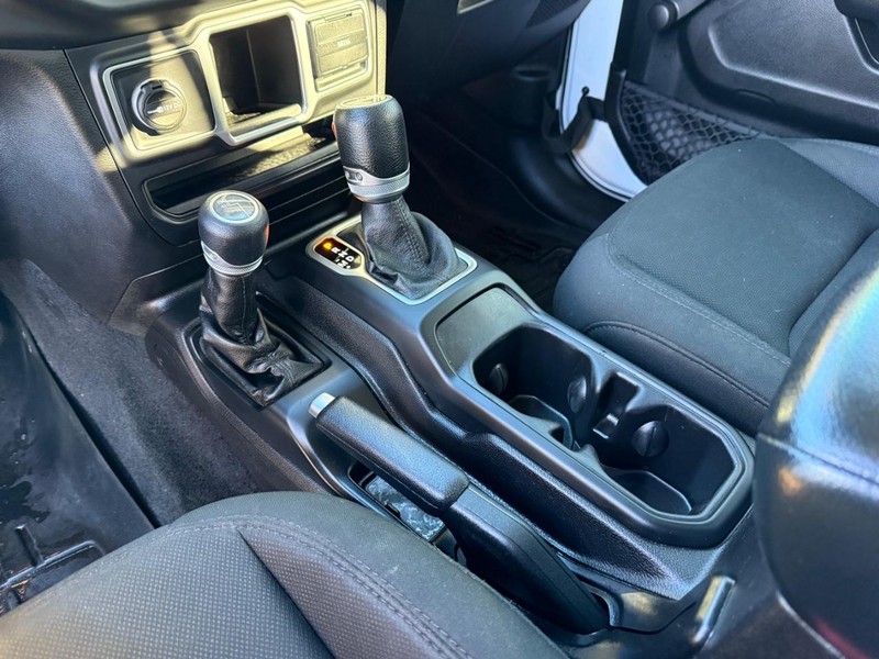 Jeep Wrangler Unlimited Vehicle Full-screen Gallery Image 25