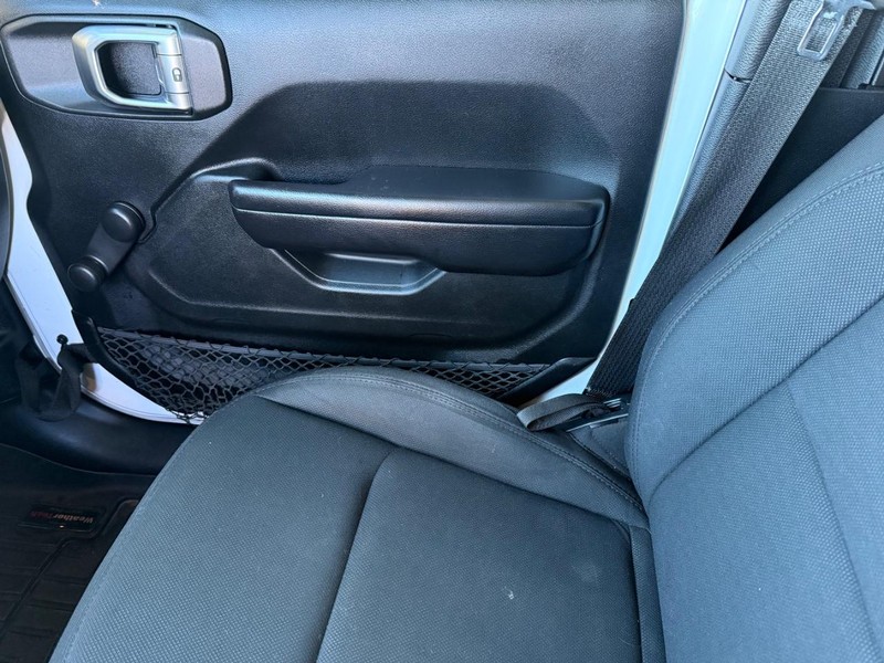 Jeep Wrangler Unlimited Vehicle Full-screen Gallery Image 26