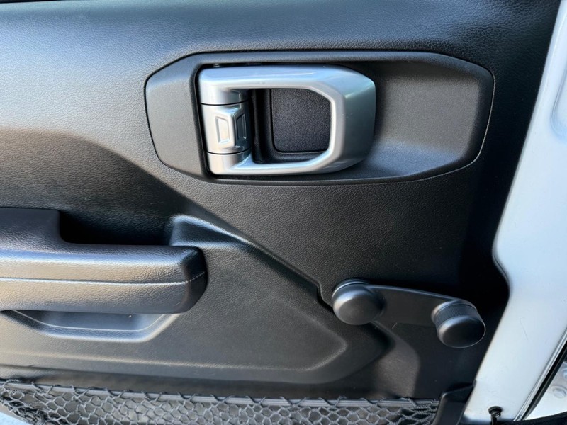 Jeep Wrangler Unlimited Vehicle Full-screen Gallery Image 30