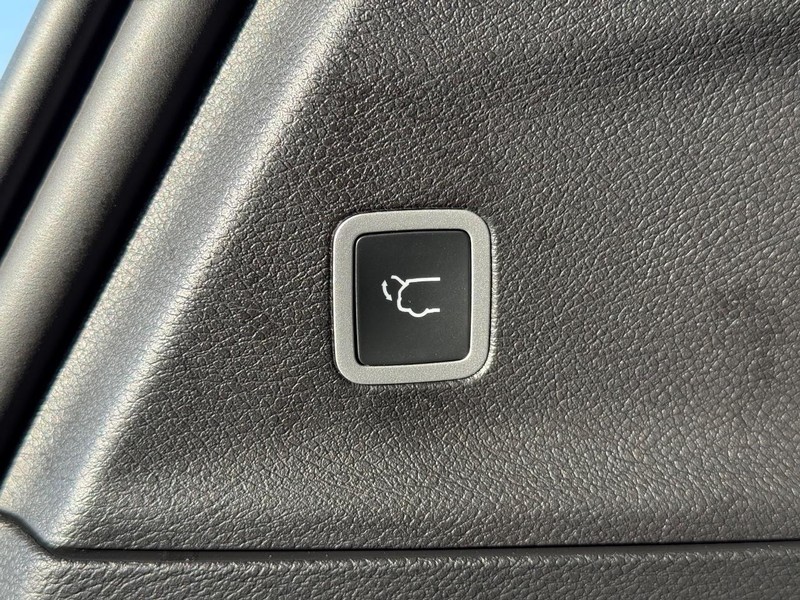 Chrysler Pacifica Vehicle Full-screen Gallery Image 8