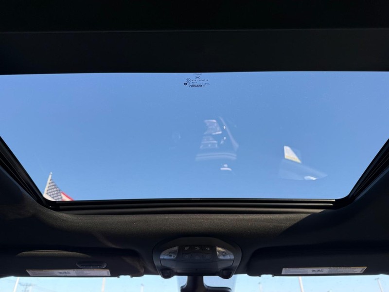 Chrysler Pacifica Vehicle Full-screen Gallery Image 14