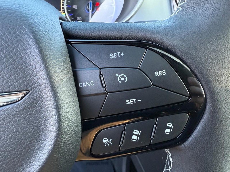 Chrysler Pacifica Vehicle Full-screen Gallery Image 23