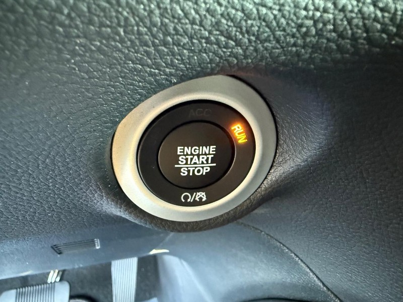 Chrysler Pacifica Vehicle Full-screen Gallery Image 24