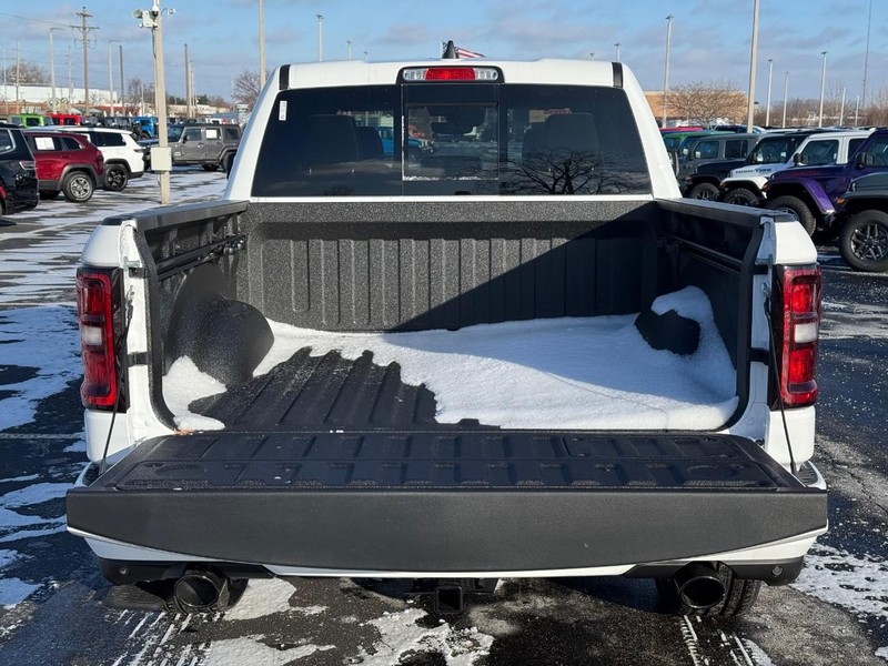 Ram 1500 Vehicle Full-screen Gallery Image 7