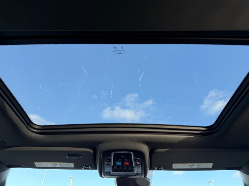 Ram 1500 Vehicle Full-screen Gallery Image 12