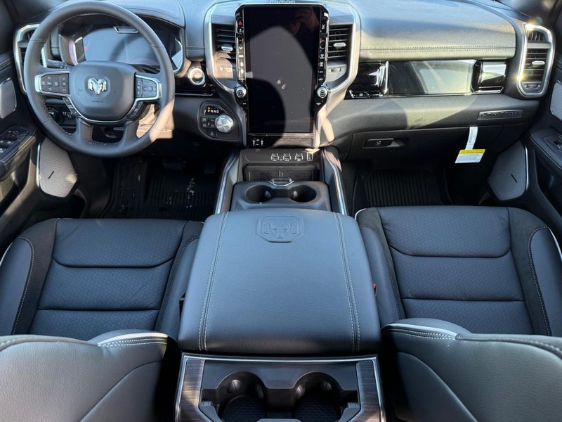 Ram 1500 Vehicle Full-screen Gallery Image 13