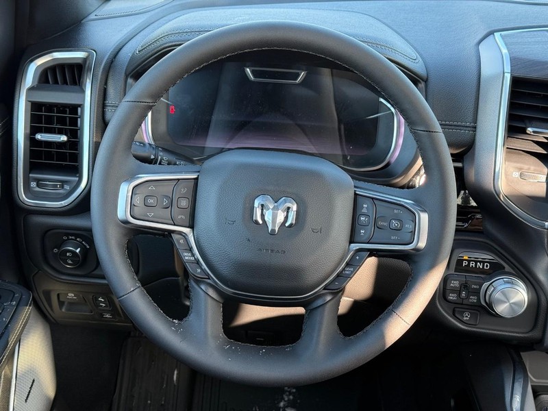 Ram 1500 Vehicle Full-screen Gallery Image 14