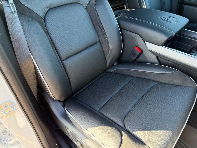 Ram 1500 Vehicle Full-screen Gallery Image 16